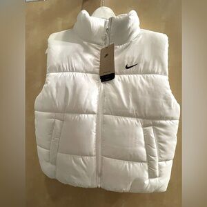 NWT Nike Puffer Vest | white